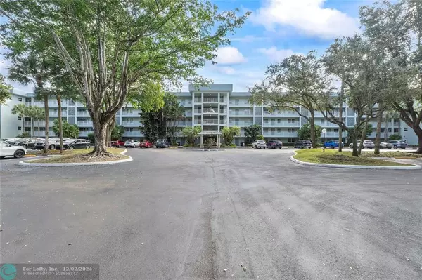 Pompano Beach, FL 33069,802 Cypress Grove Ln  #410