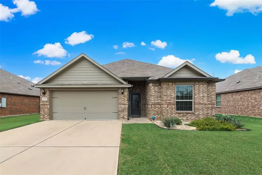 1825 Golden Gate Drive, Crowley, TX 76036