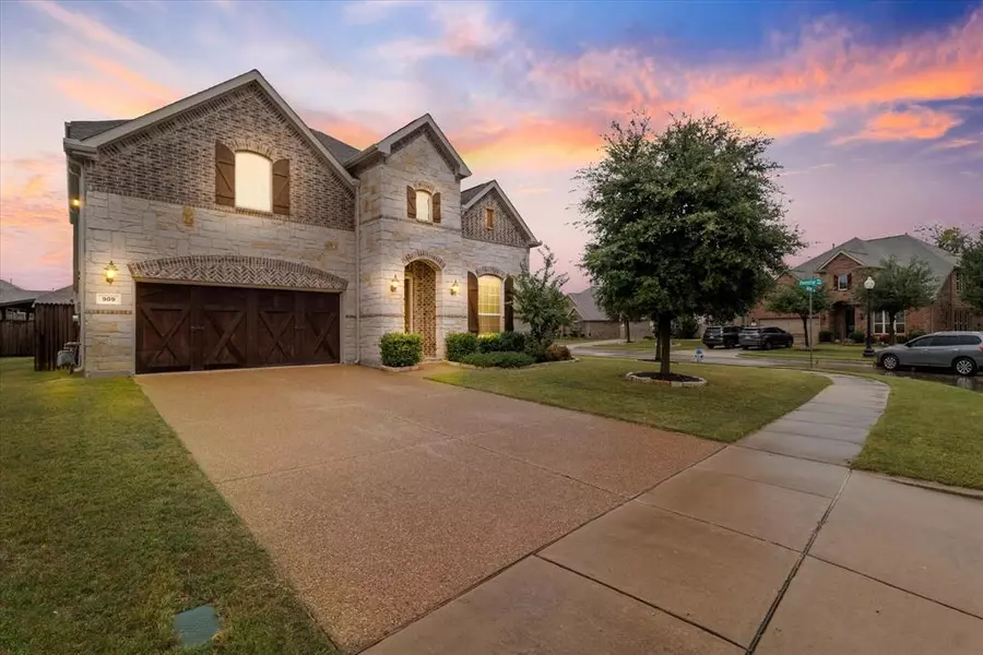 909 Aplatan Lane, Plano, TX 75074