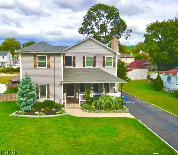 25 Schuyler Ave, Pompton Lakes Boro, NJ 07442