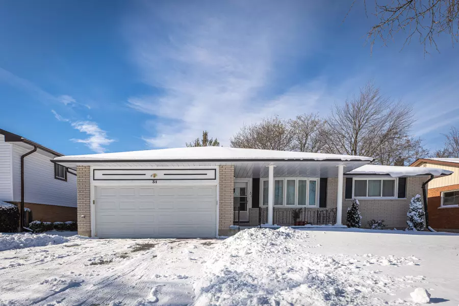 31 Applewood LN, London, ON N6J 3P9