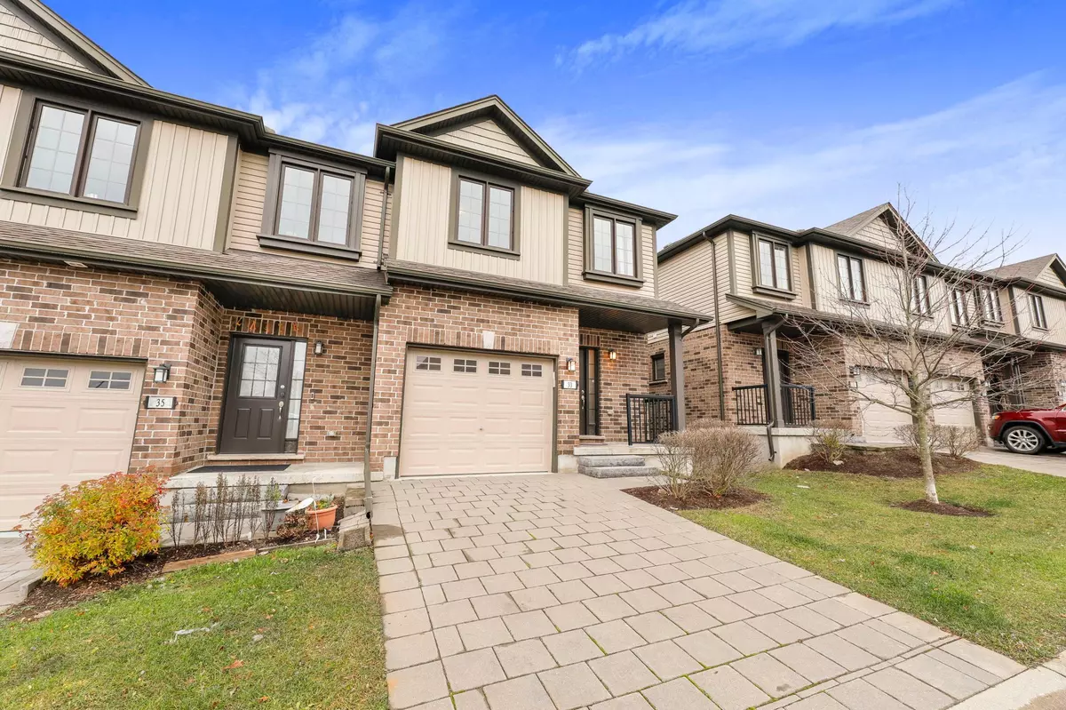 London, ON N6H 0H1,1030 Oakcrossing Gate #33