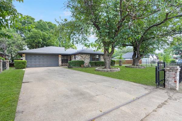 2236 Scammel Drive,  Dallas,  TX 75227