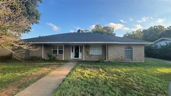 1710 Kingsborough Drive, Arlington, TX 76015