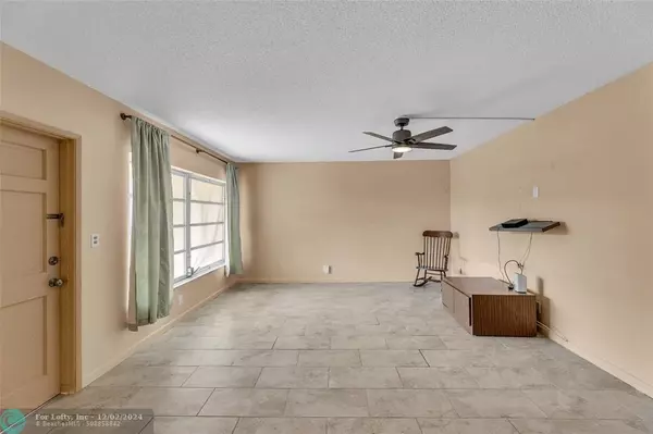 Pompano Beach, FL 33060,651 Pine Dr  #205