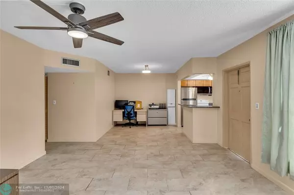 Pompano Beach, FL 33060,651 Pine Dr  #205