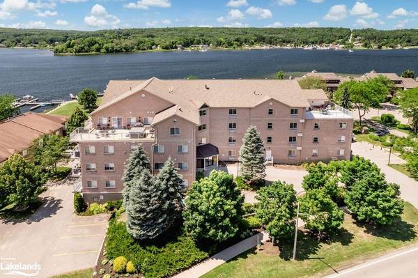 4 BECK BLVD #205, Penetanguishene, ON L9M 2H3