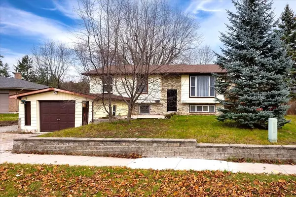 224 Walnut CRES #Lower, Barrie, ON L4N 4J6