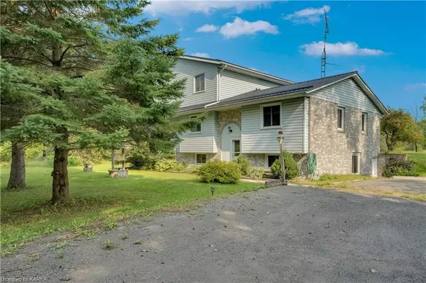 South Frontenac, ON K0H 1M0,2783 SUMAC RD