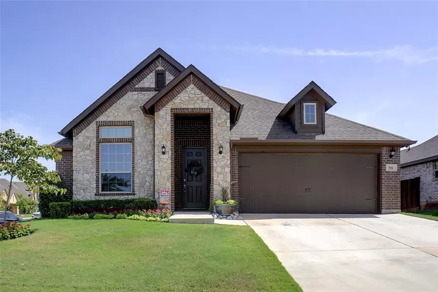 501 Hillside Drive, Justin, TX 76247