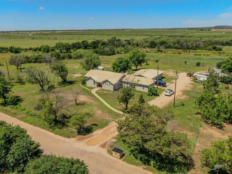 718 County Road 196, Ovalo, TX 79541