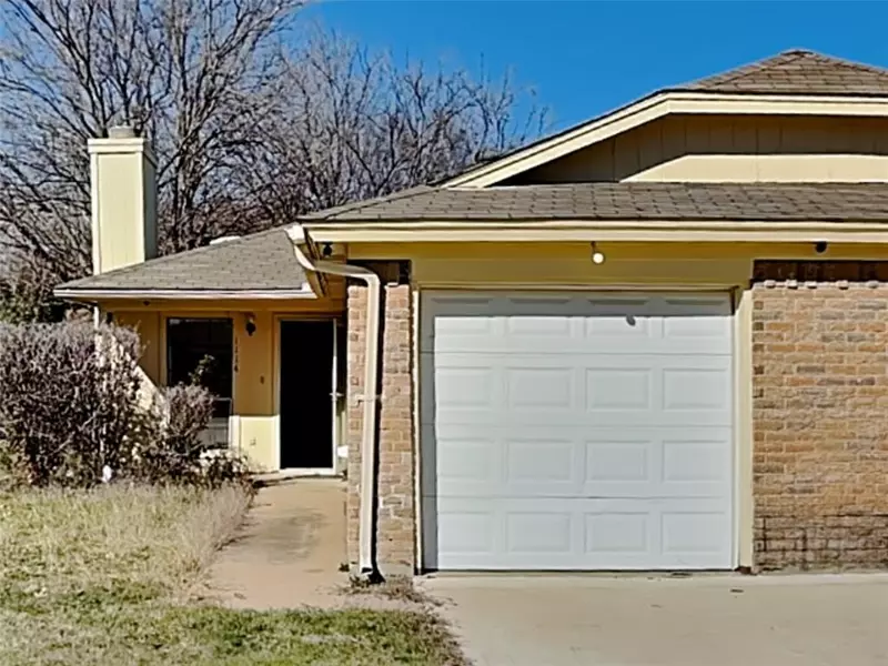 1114 Landsdale Lane, Saginaw, TX 76179