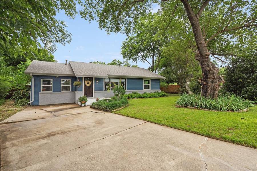 30 Dorothy Lane, Hurst, TX 76053