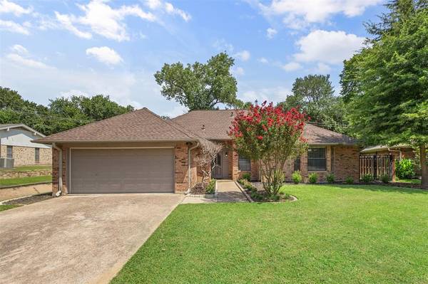 5003 Overridge Drive, Arlington, TX 76017