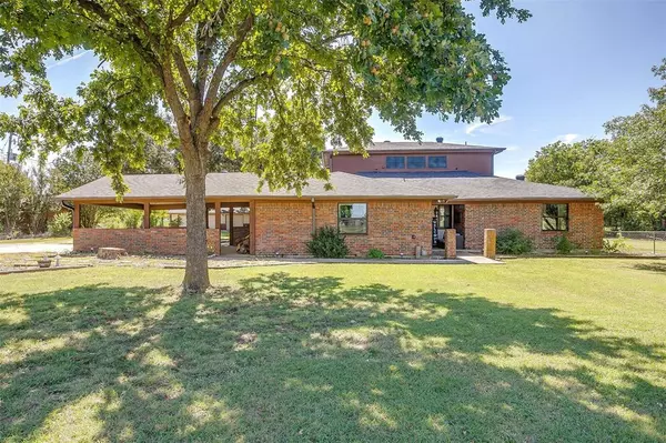 2277 Floyd Hampton Road, Crowley, TX 76036