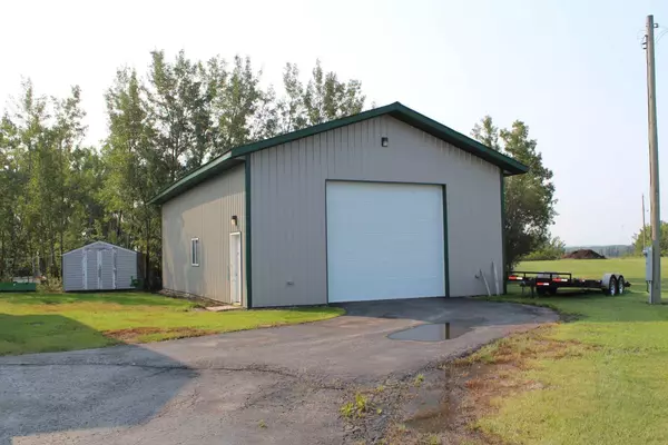 Manning, AB T0H 2M0,725 7th AVE NW