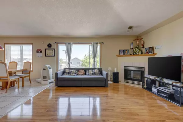 Calgary, AB T1Y 6Y3,244 FRESNO PL NE