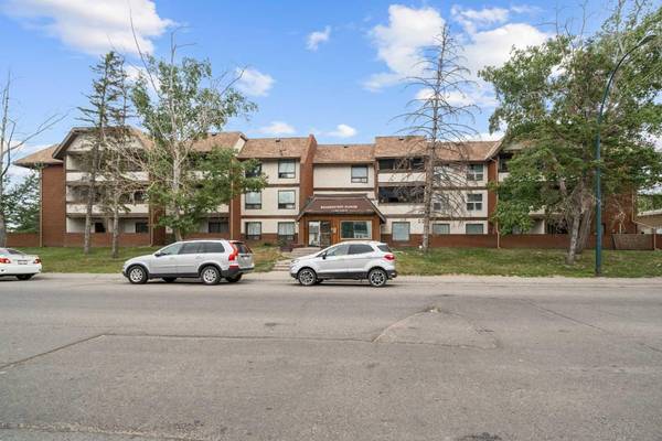 1712 38 ST Southeast #110, Calgary, AB T2A 1H1