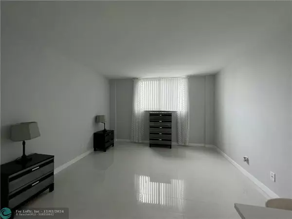 Sunny Isles Beach, FL 33160,19380 Collins Ave  #615