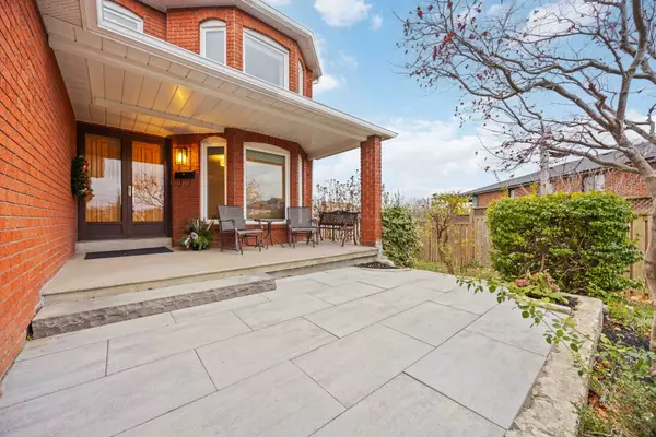 Vaughan, ON L4L 3Y2,73 Harmonia CRES W