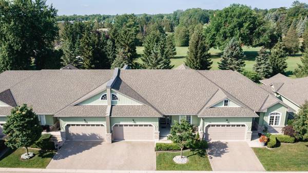 5 Oakwood Links LN, Lambton Shores, ON N0M 1T0