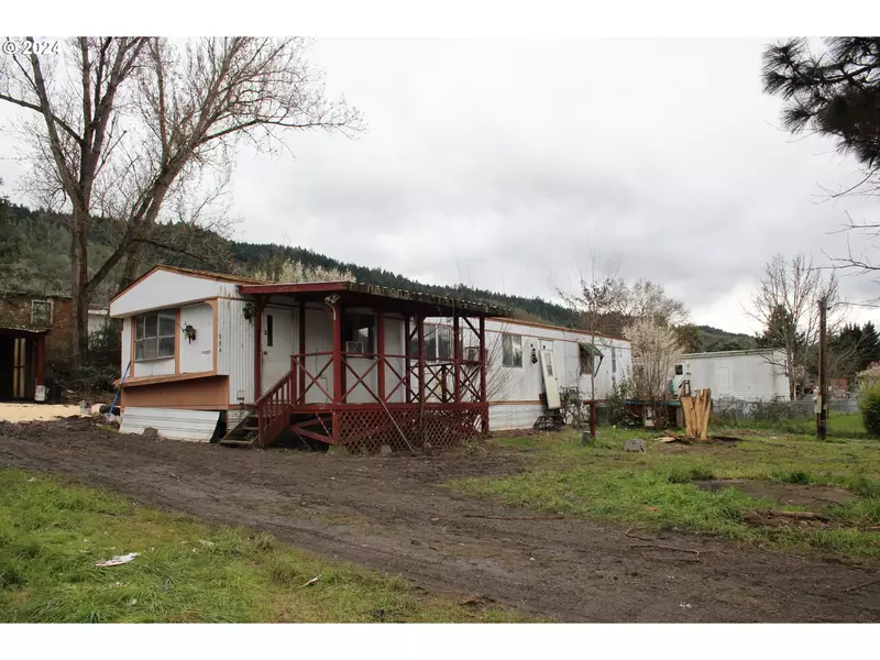 994 COOK ST, Myrtle Creek, OR 97457