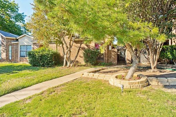 452 Little Valley Court, Fort Worth, TX 76108