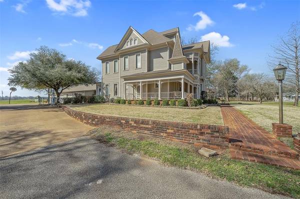 406 S Hunter Street, Bullard, TX 75757