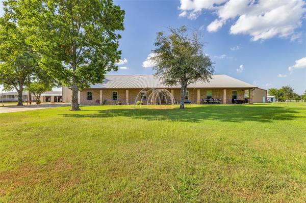 1590 Farm Road 2352, Sumner, TX 75486