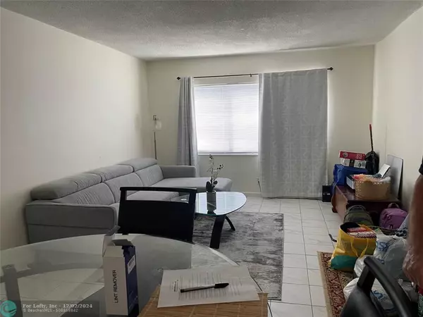 Fort Lauderdale, FL 33316,1001 SE 16th St  #2