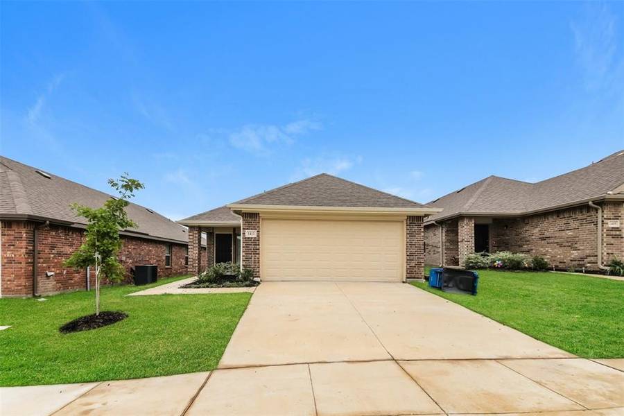 1411 Matthew Drive, Ennis, TX 75119