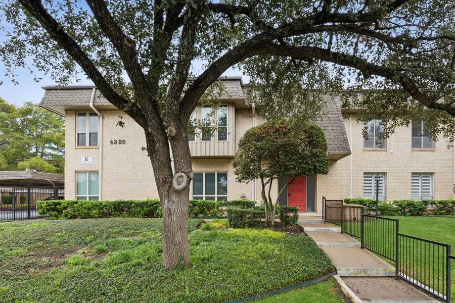 4320 Bellaire Drive S #223W, Fort Worth, TX 76109