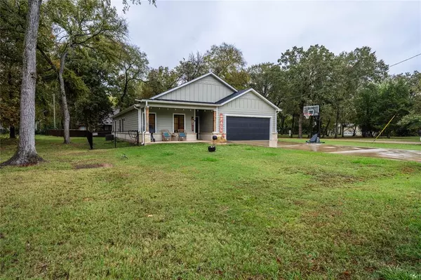 102 Meadowood Road, Enchanted Oaks, TX 75156