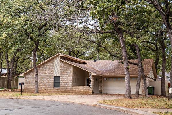 5526 Parliament Drive, Arlington, TX 76017