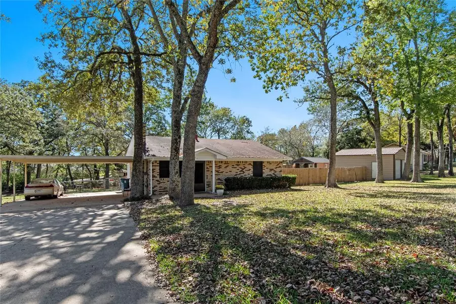 304 Hillcrest Drive, Tool, TX 75143