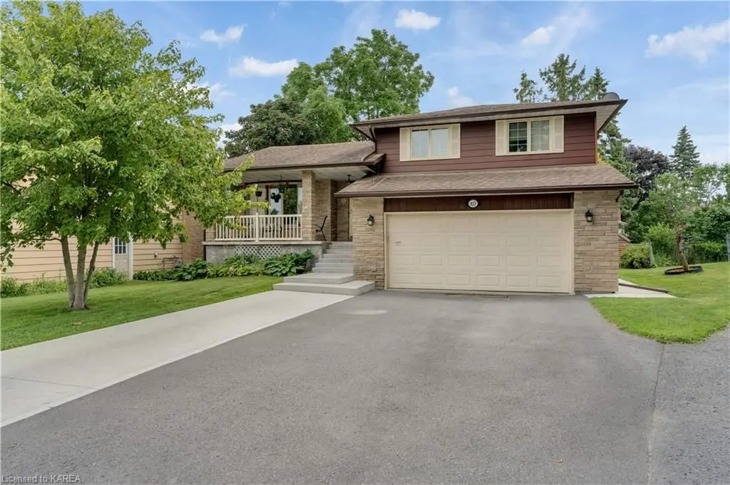 Kingston, ON K7P 1B5,823 ROBSON PL