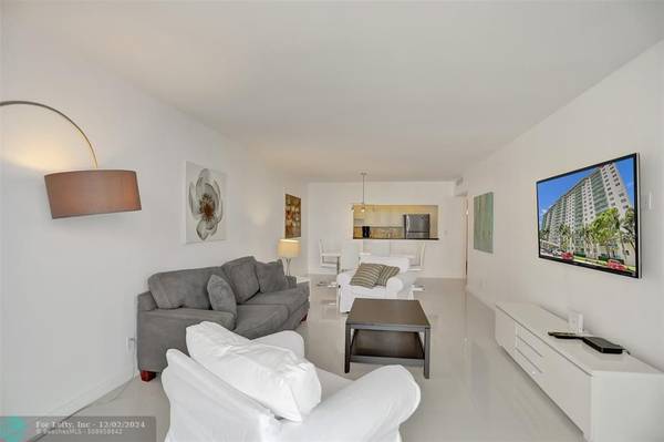 Sunny Isles Beach, FL 33160,19390 Collins Ave  #1111