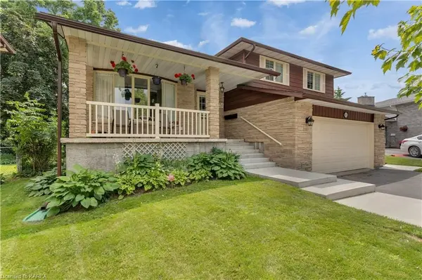 Kingston, ON K7P 1B5,823 ROBSON PL