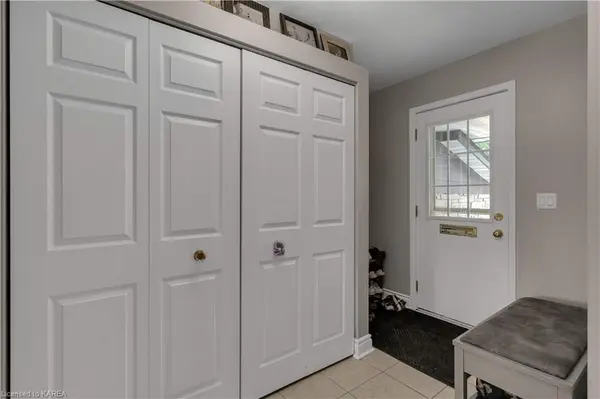 Kingston, ON K7P 1B5,823 ROBSON PL