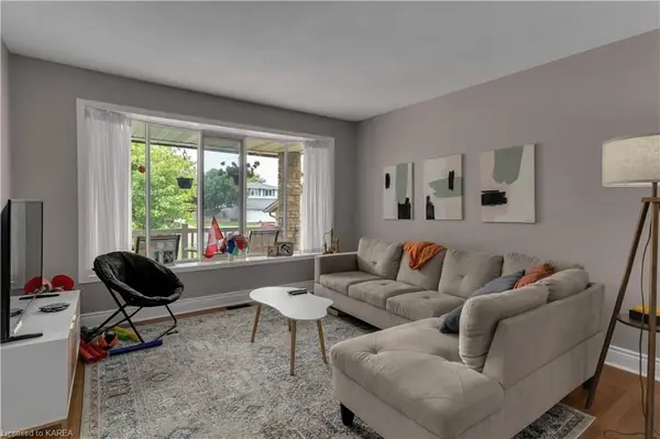 Kingston, ON K7P 1B5,823 ROBSON PL