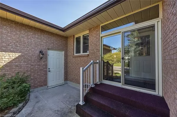 Kingston, ON K7M 8P4,250 FRIARHILL CRES