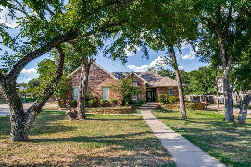 Weatherford, TX 76086,718 W Couts Street