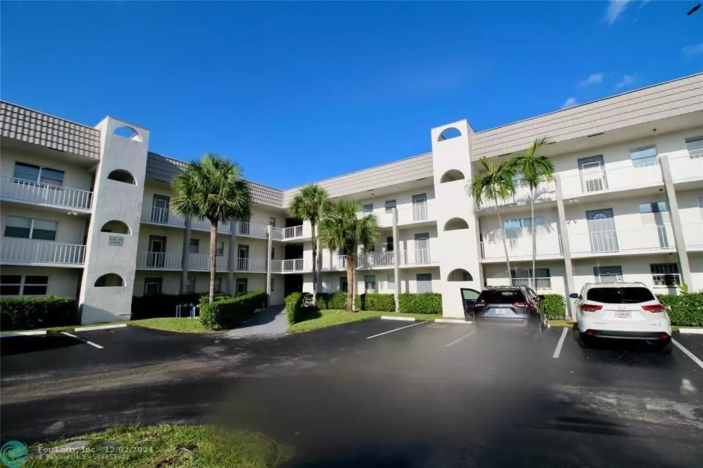 Sunrise, FL 33322,8590 Sunrise Lakes Blvd  #106