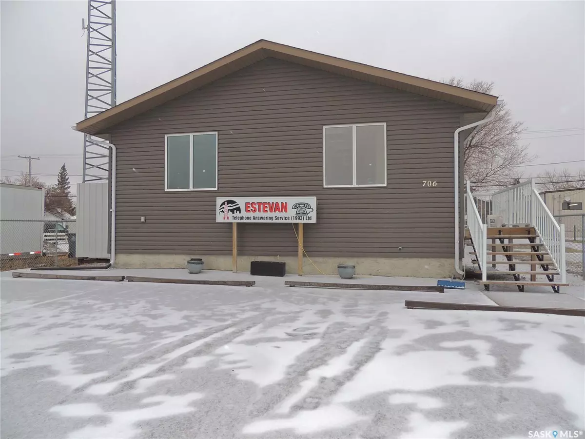 Estevan, SK S4A 0Y6,706 5th STREET