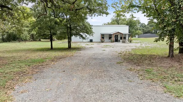 562 Barnes Road, Cleburne, TX 76031