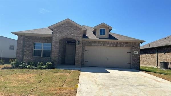 8501 Big Apple Drive, Fort Worth, TX 76179