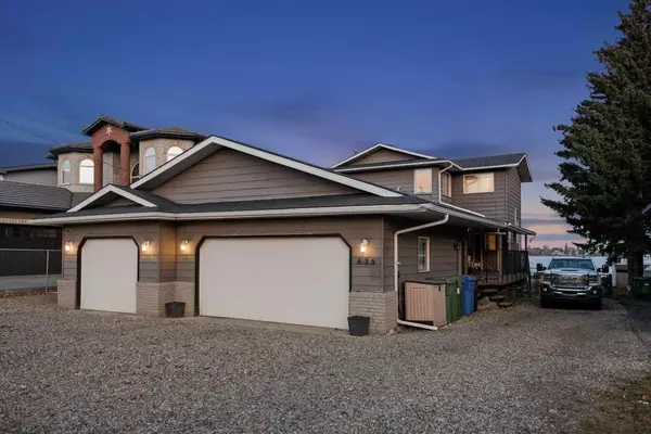 Chestermere, AB T1X 1B4,636 West Chestermere DR