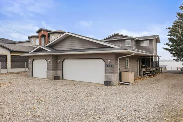 Chestermere, AB T1X 1B4,636 West Chestermere DR