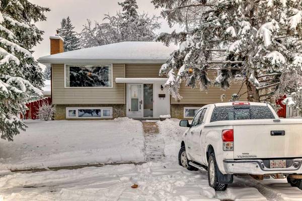 104 Brazeau CRES Southwest, Calgary, AB T2W 0Z1