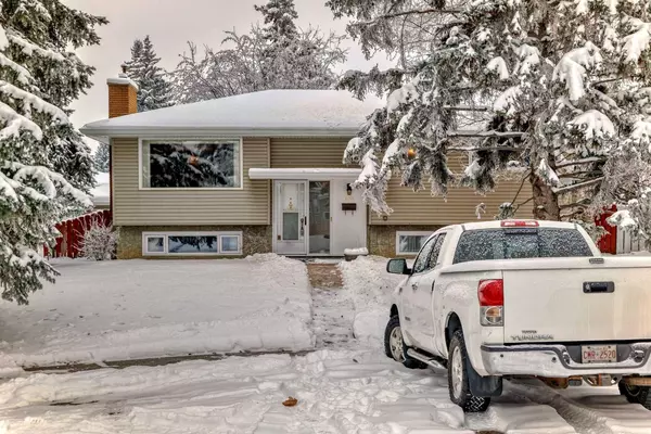 104 Brazeau CRES SW, Calgary, AB T2W 0Z1